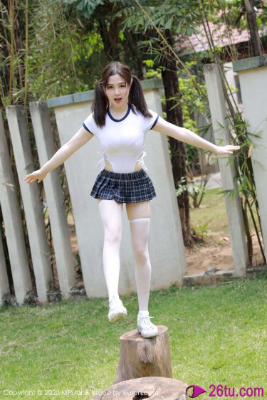 扒开美女衣服挠痒痒全身